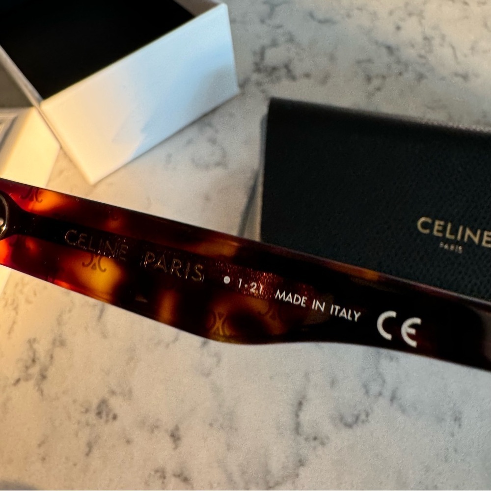 NWOT! CELINE Square Triomphe Logo Sunglasses in
Dark Havana CL401671 - Picture 9 of 16